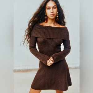 H&M RIB-KNIT OFF-THE-SHOULDER
DRESS